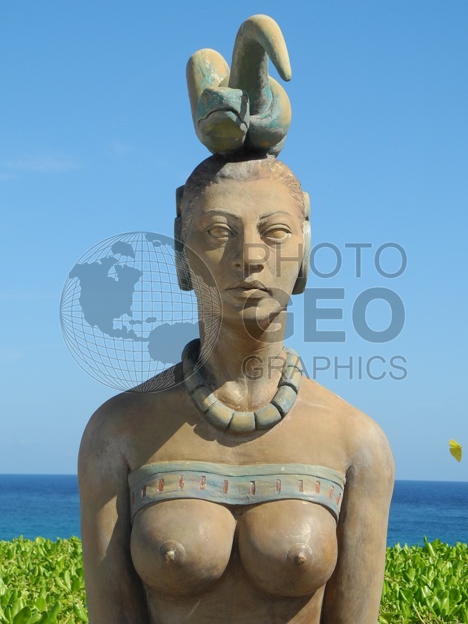 6390 Sculpture of Girl with Bird on Head, San Juan, Puerto Rico