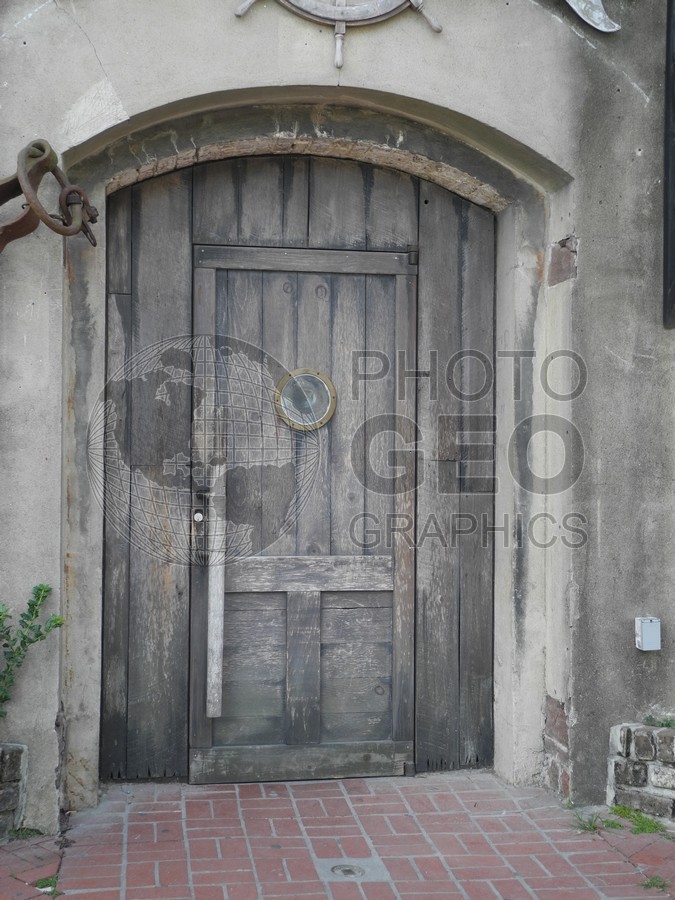6408 Door, Savannah, GA