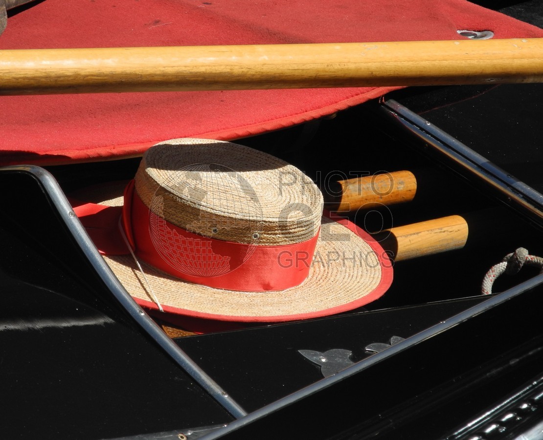 6471 Straw Hat on Gondola, Venice, Italy