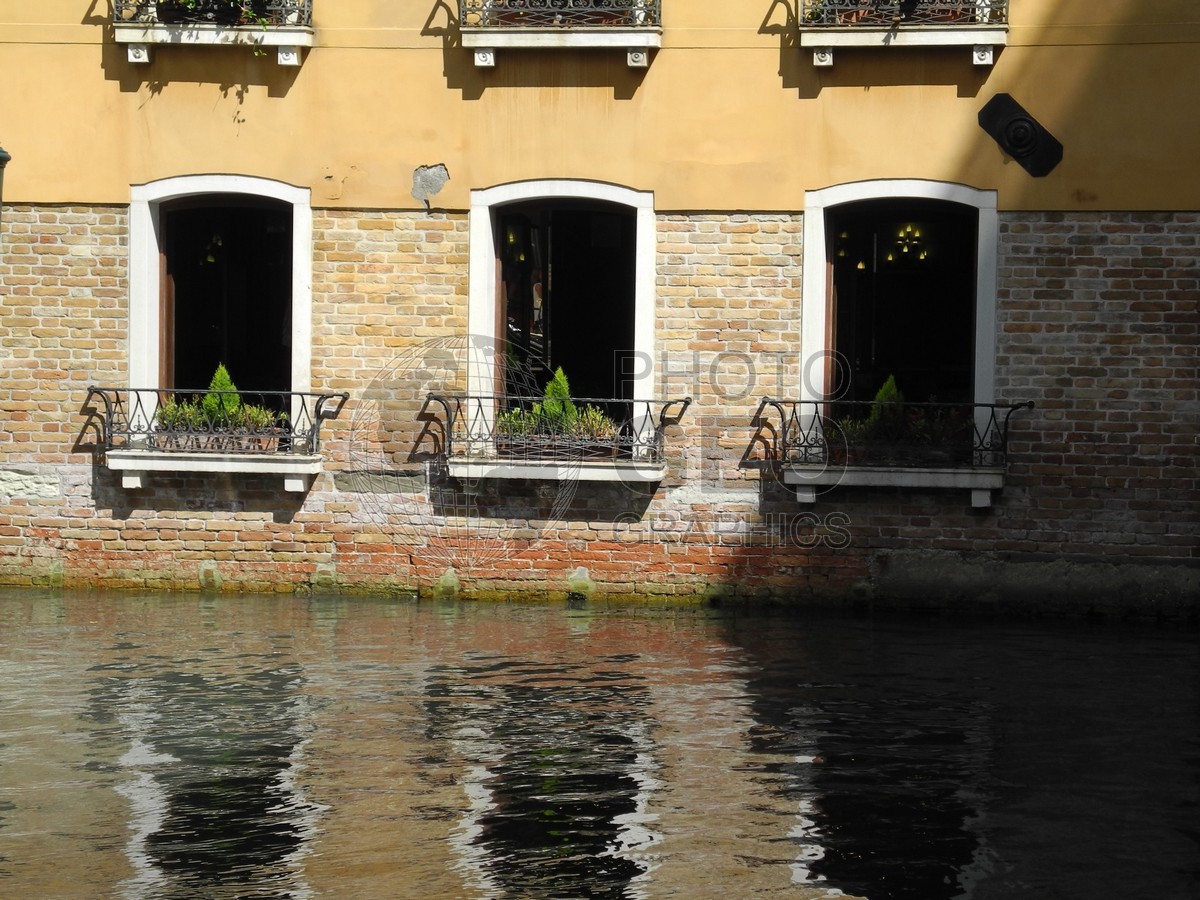 6473 Flower Box with Reflections, Venice, Italy