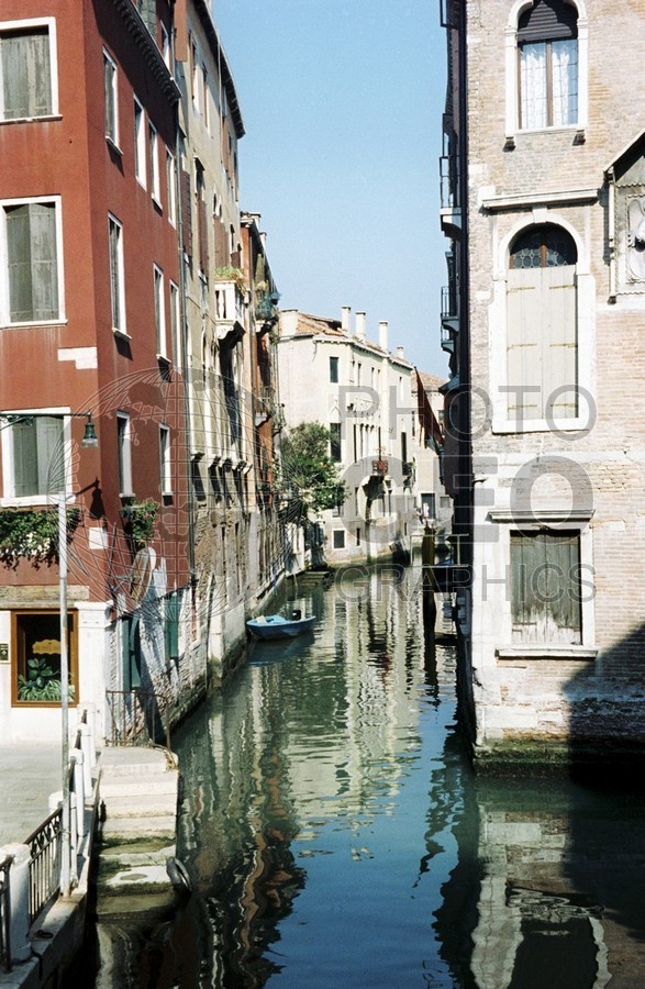 0062 Canal, Venice, Italy