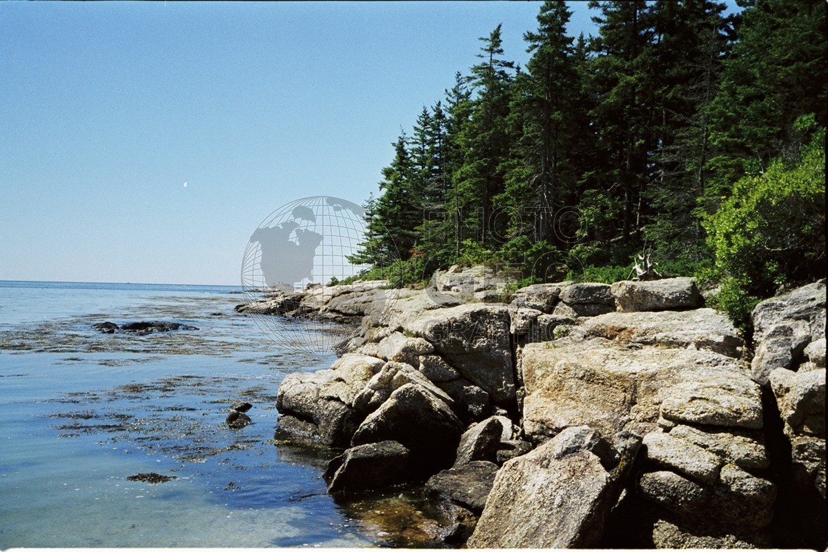 0152 Rocky Shore, ME