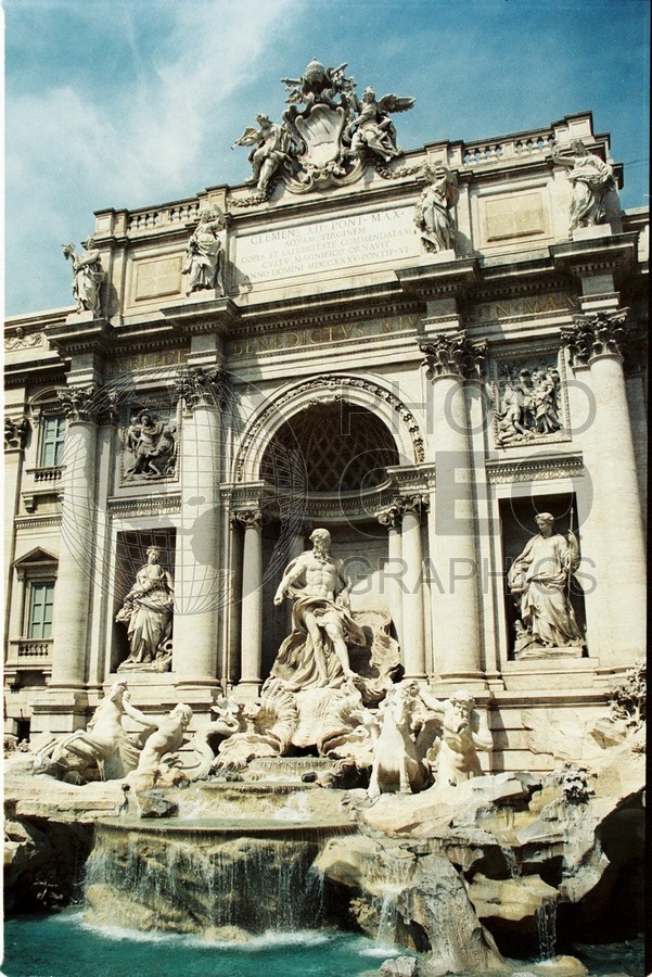 0177 Trevi Fountain, Rome, Italy