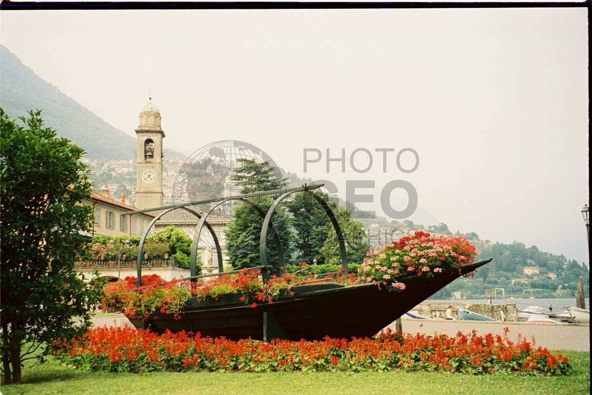 0188 Flower Boat, Lake Como, Italy
