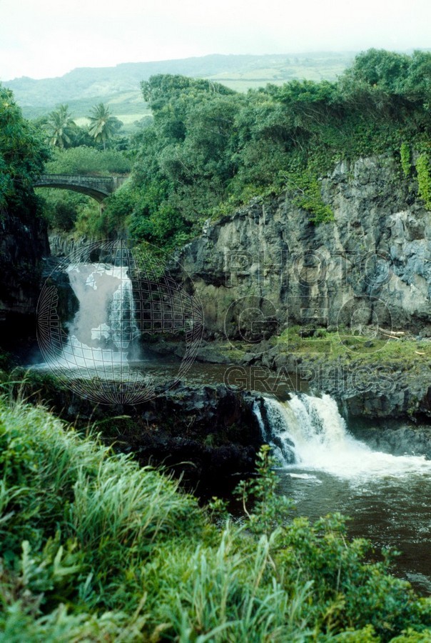 0762 Waterfalls, Maui, HI