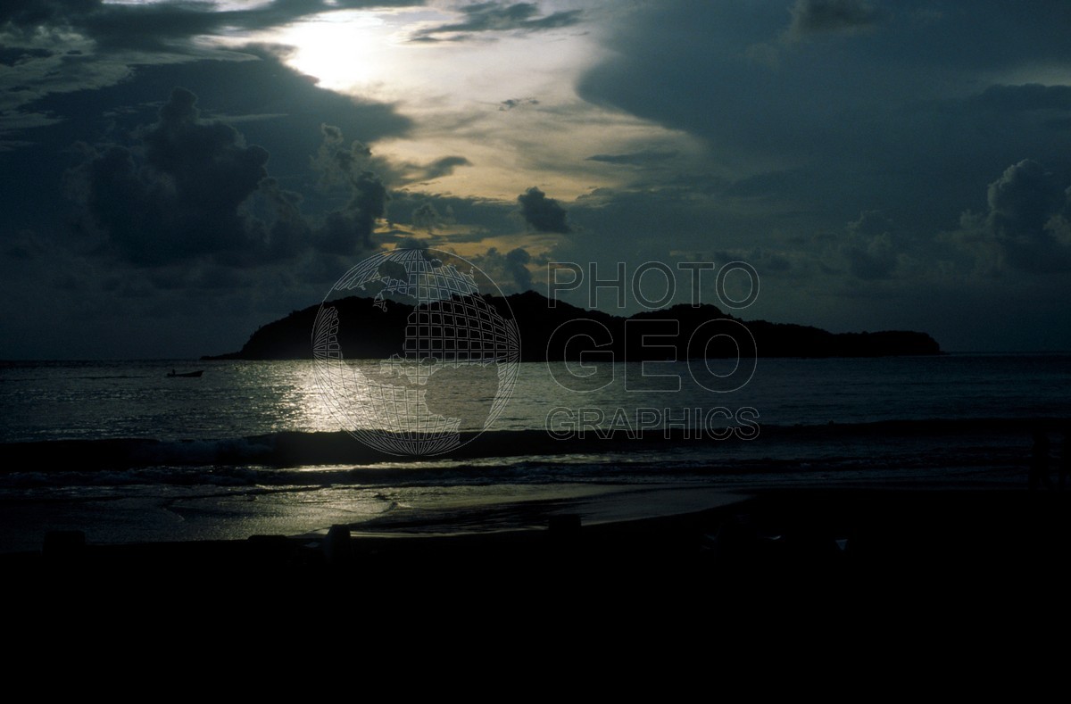0794 Beach Sunset, Ixtapa, Mexico