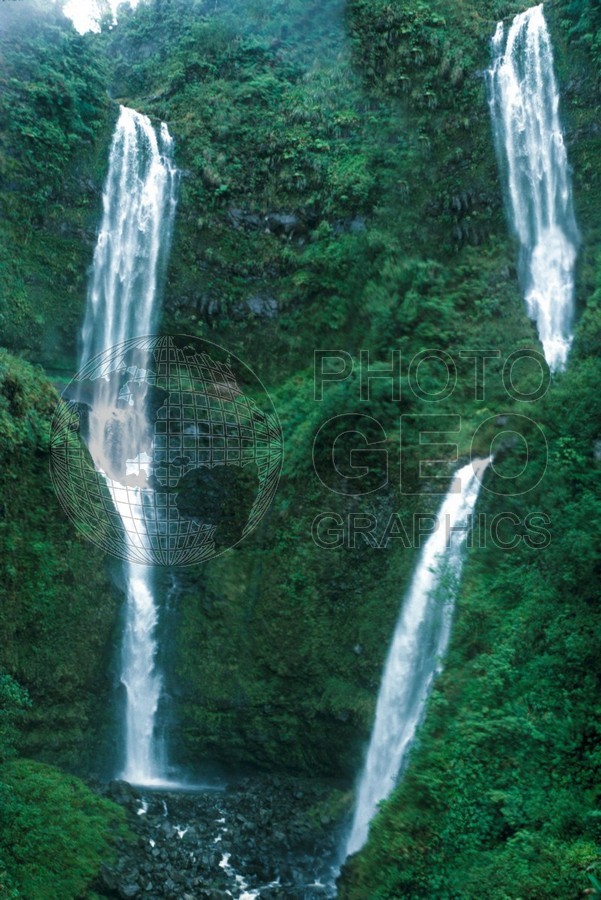 0894 Waterfalls, Kauai, HI