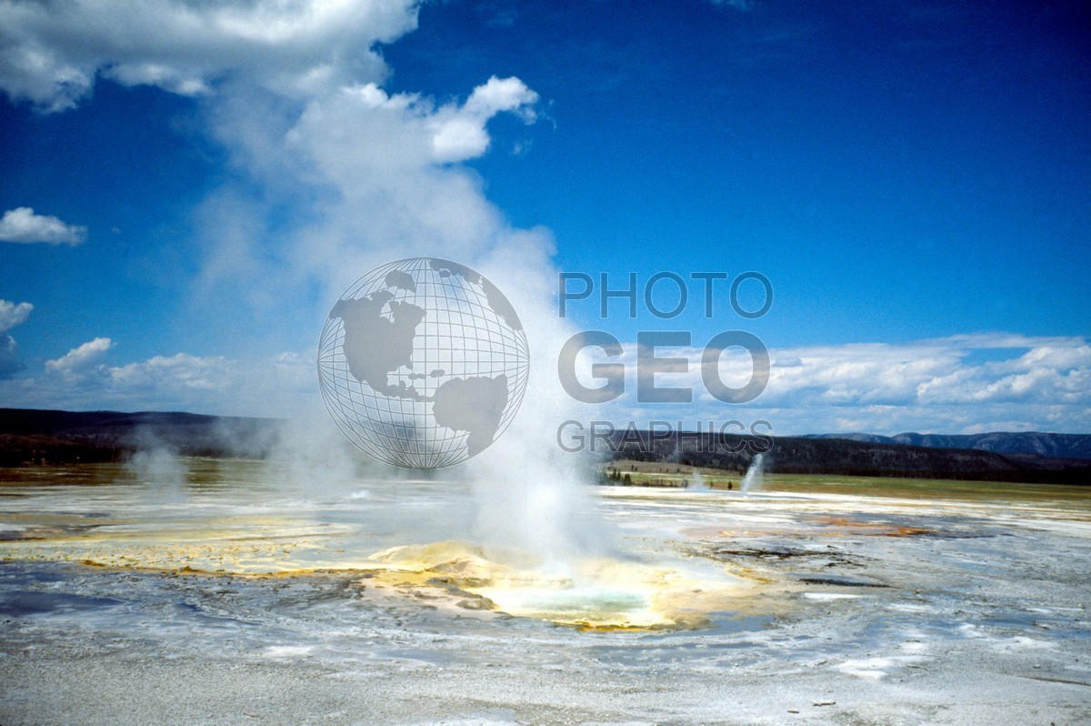 0901 Geyser at Yellowstone National Park, WY