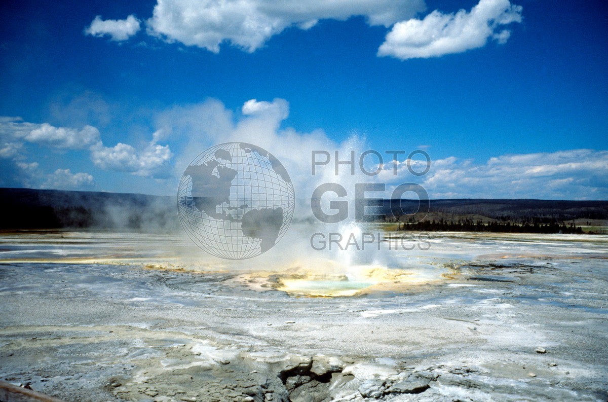 0902 Geyser at Yellowstone National Park, WY