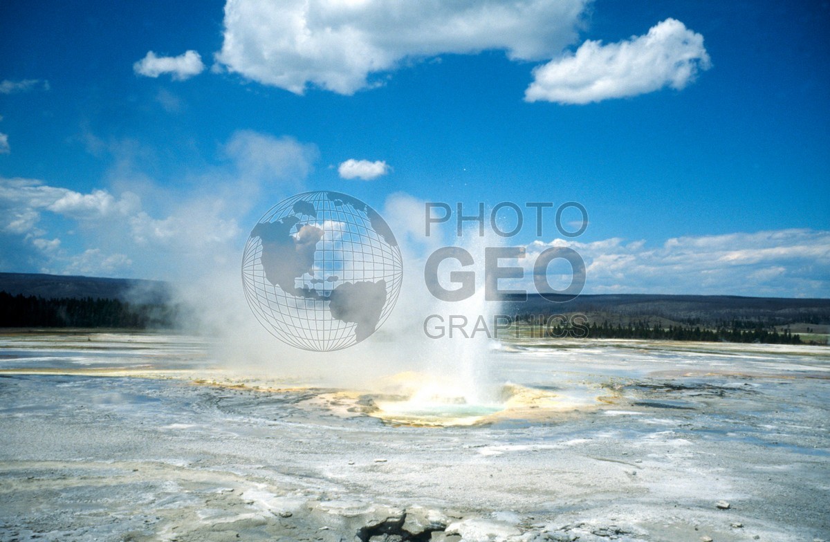 0903 Geyser at Yellowstone National Park, WY