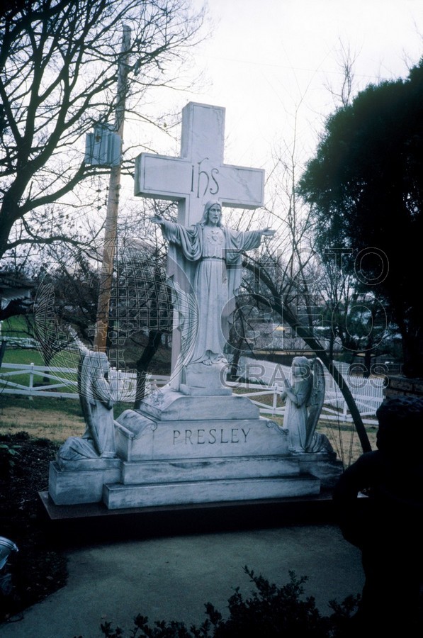 0924 Elvis Presley Grave, Memphis, TN