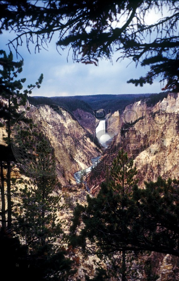 0935 Yellowstone Waterfall, WY