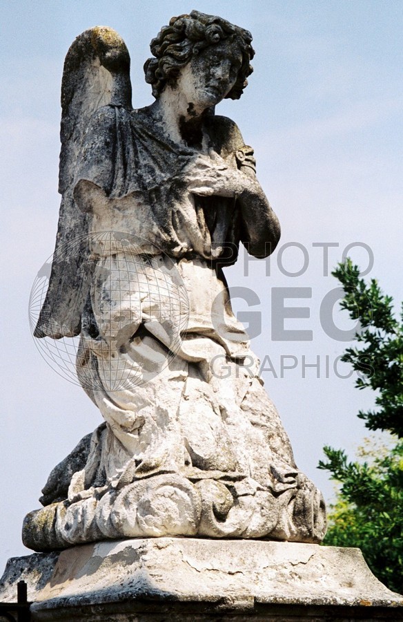 1003 Angel, Avignon, France