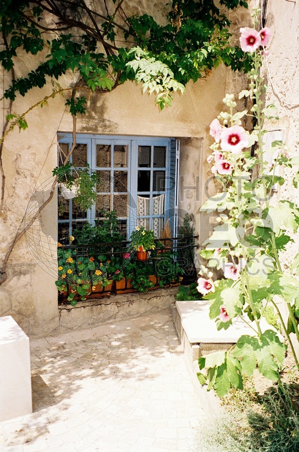1016 Entranceway, Mionnay, France