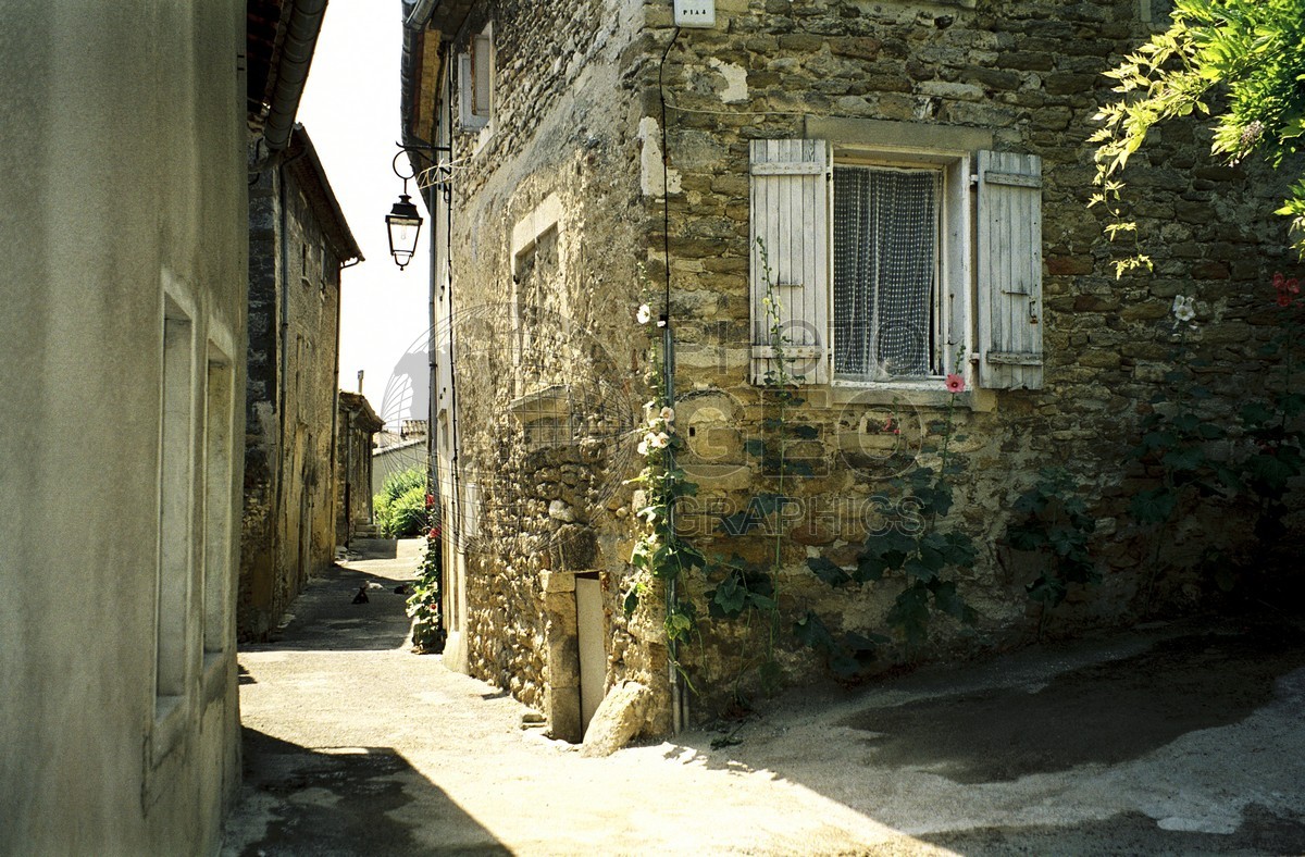 1024 Narrow Street, Baix, France