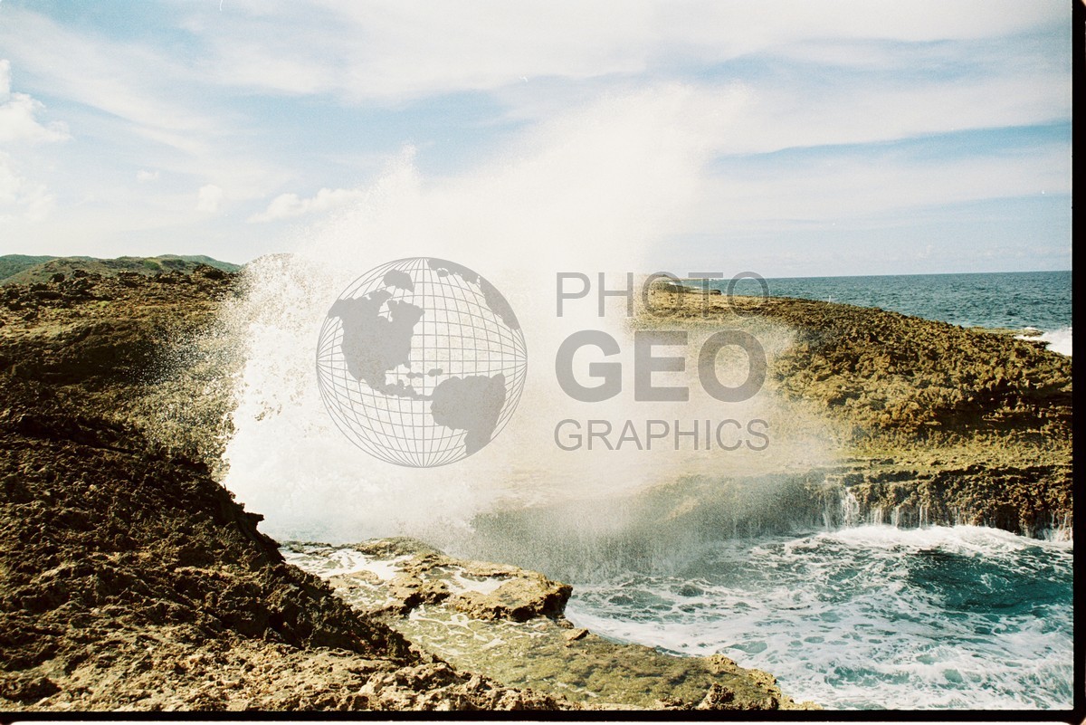 1160 Ocean Waves, Curacao