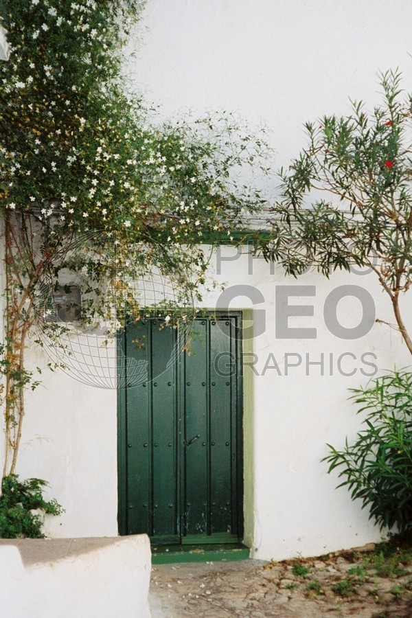 1220 Green Door, Spain