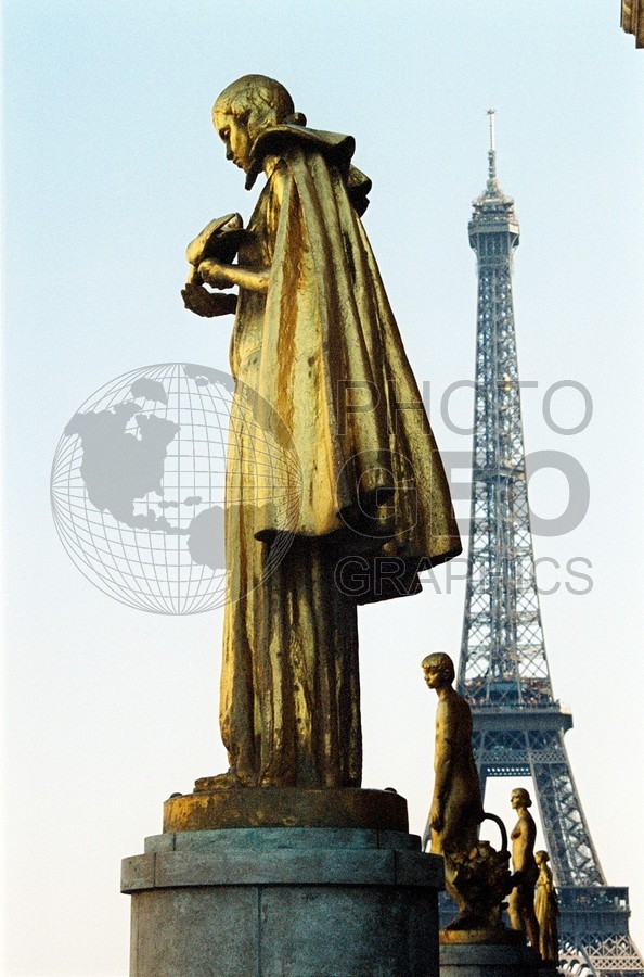 1423 Gold Statue & Eiffel Tower, Paris, France
