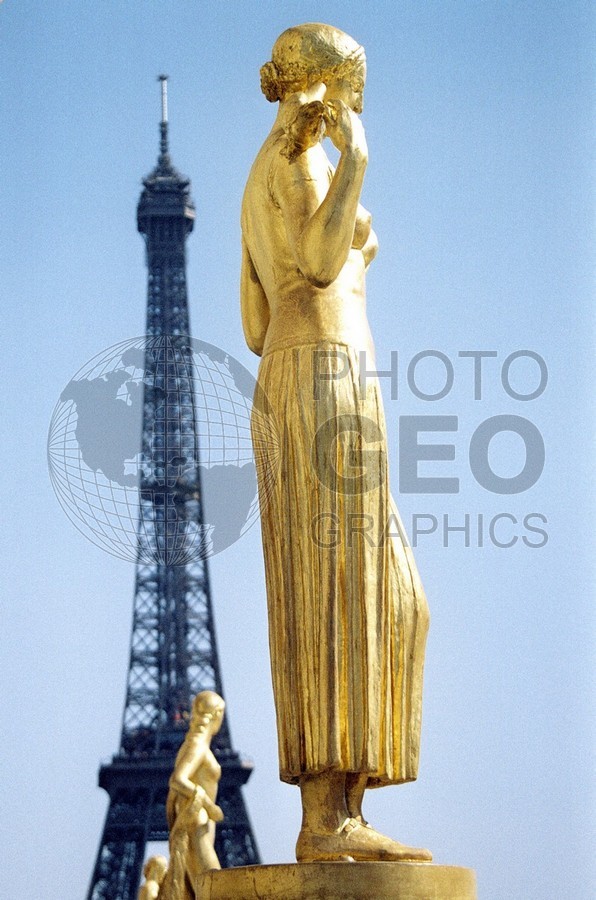 1424 Gold Statue & Eiffel Tower, Paris, France