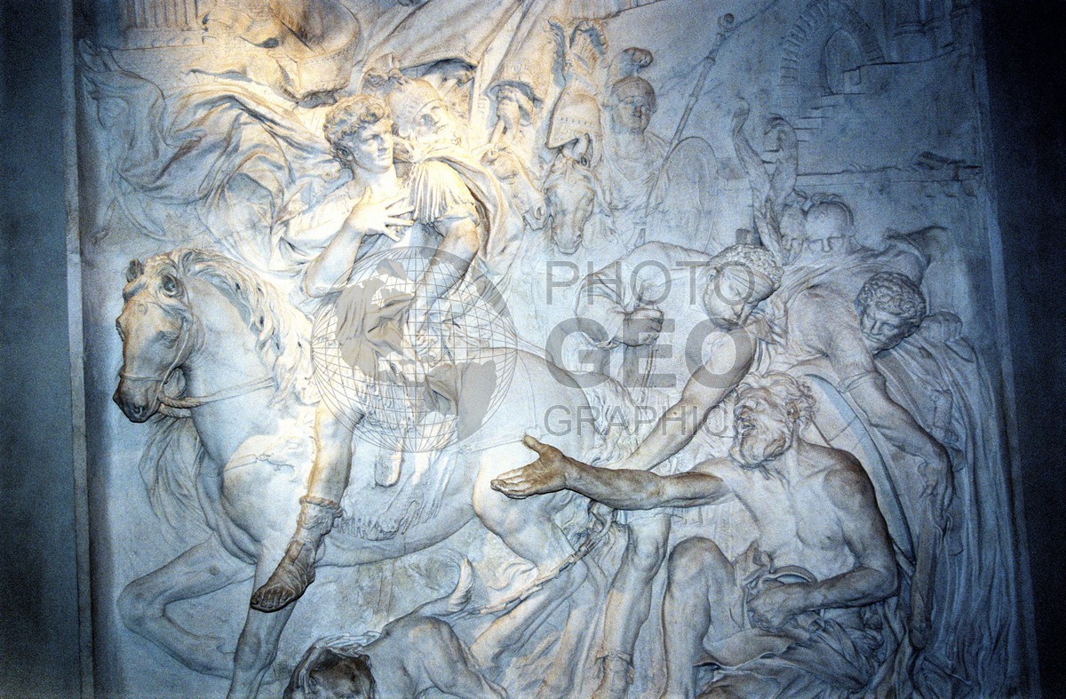 1431 Louve Sculpture, Paris, France
