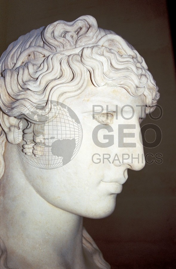 1435 Louve Sculpture, Paris, France