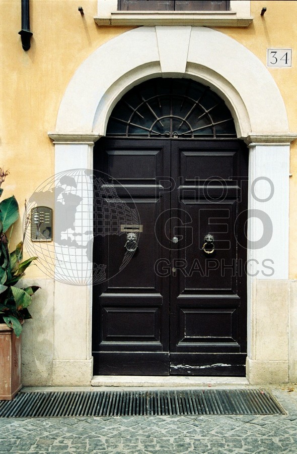 1652 Door, Rome, Italy