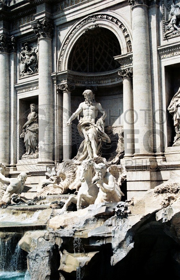 1686 Trevi Fountain, Rome, Italy