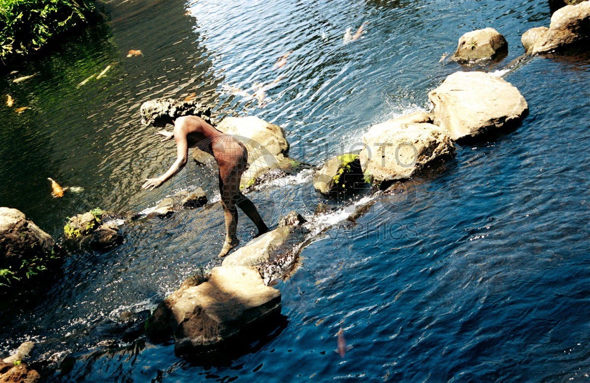1791 Statue of Girl in Water, Maui, HI