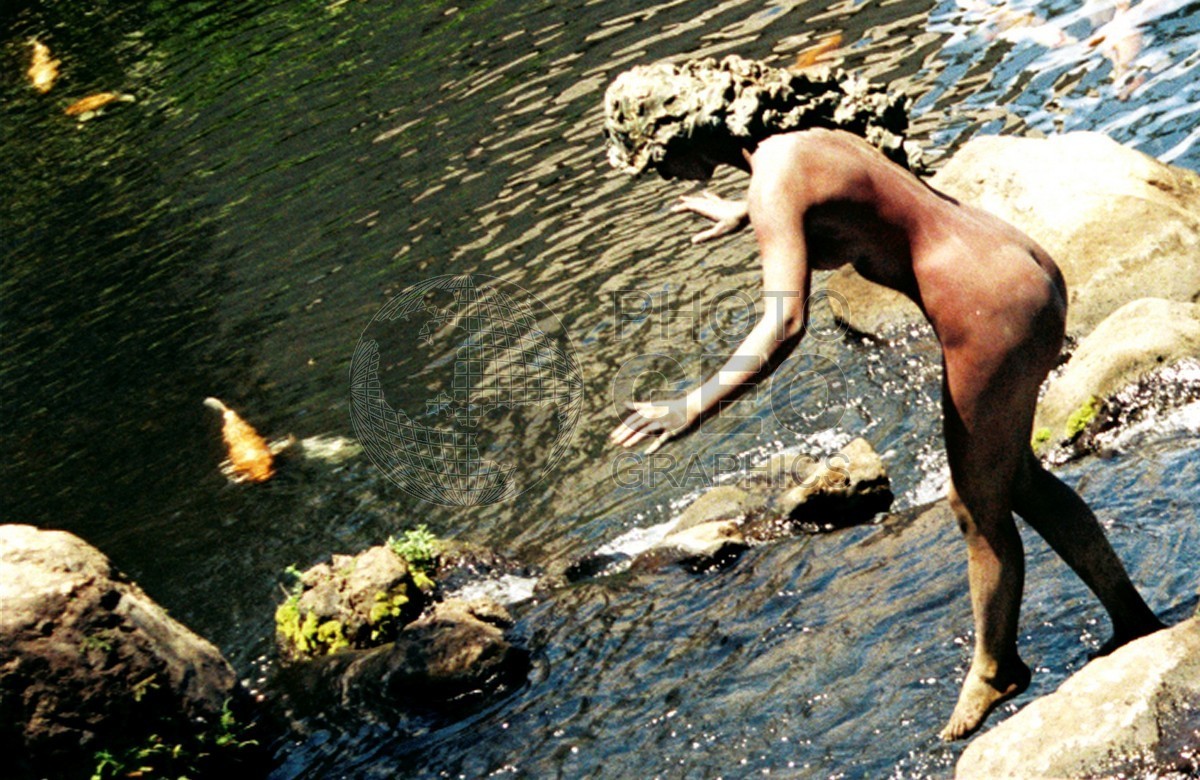 2381 Statue of Girl in Water, Maui, HI