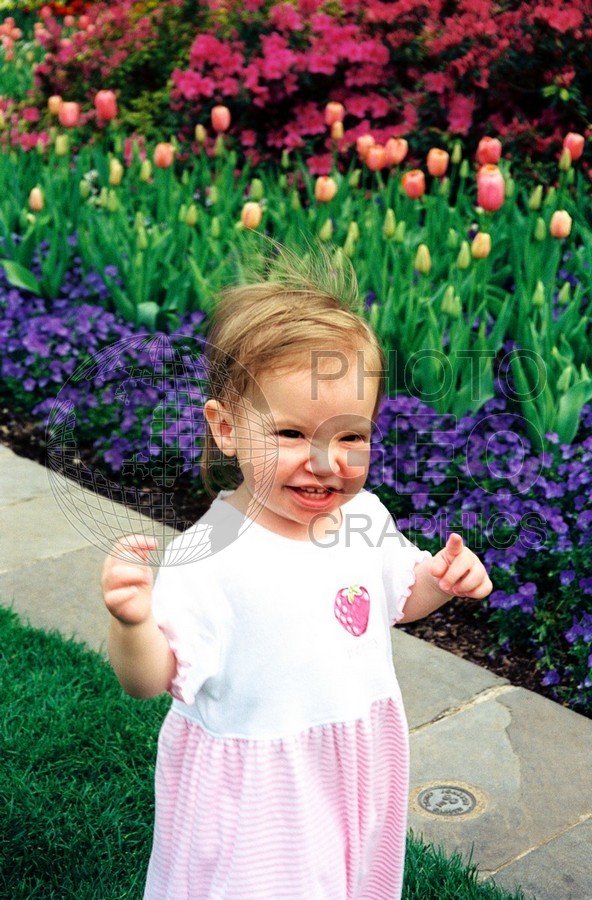 5023 Baby with Spring Flowers