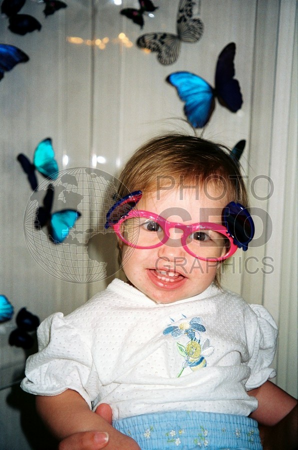 5024 Baby with Glasses and Butterflies