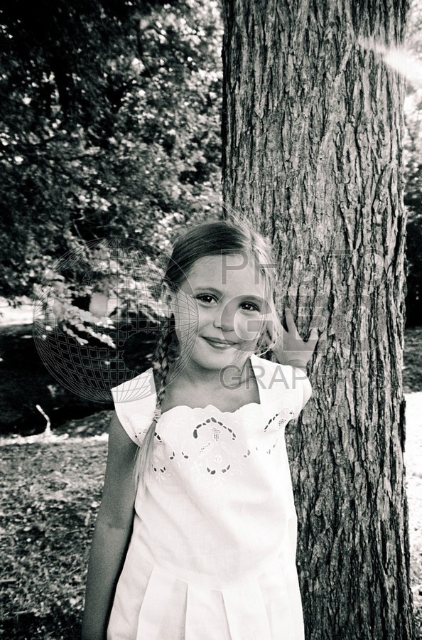 5035 Girl in White Dress (b/w)