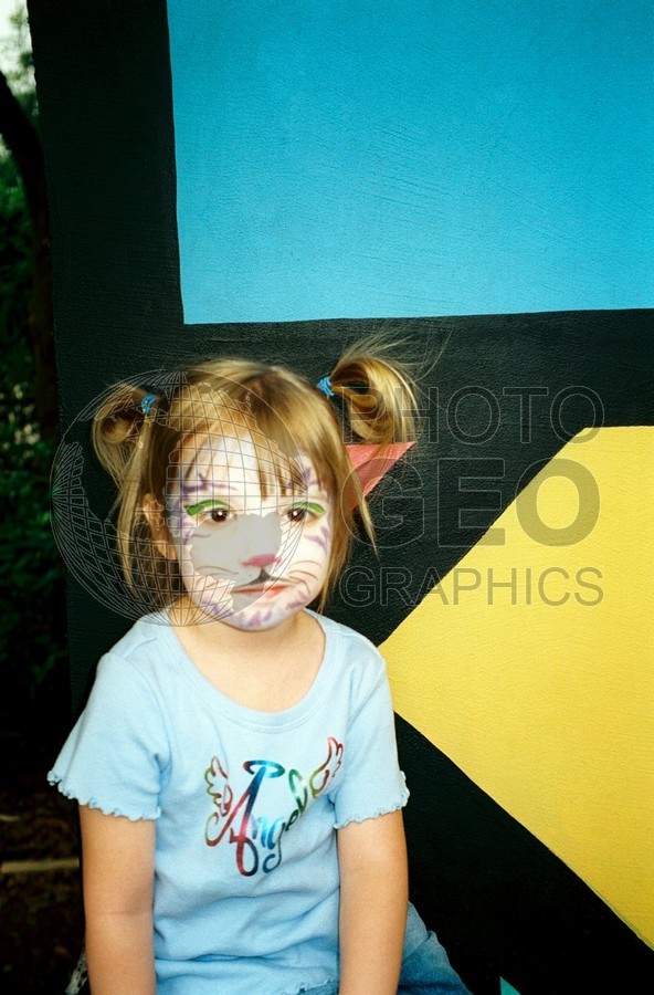 5040 Girl with Face Painted