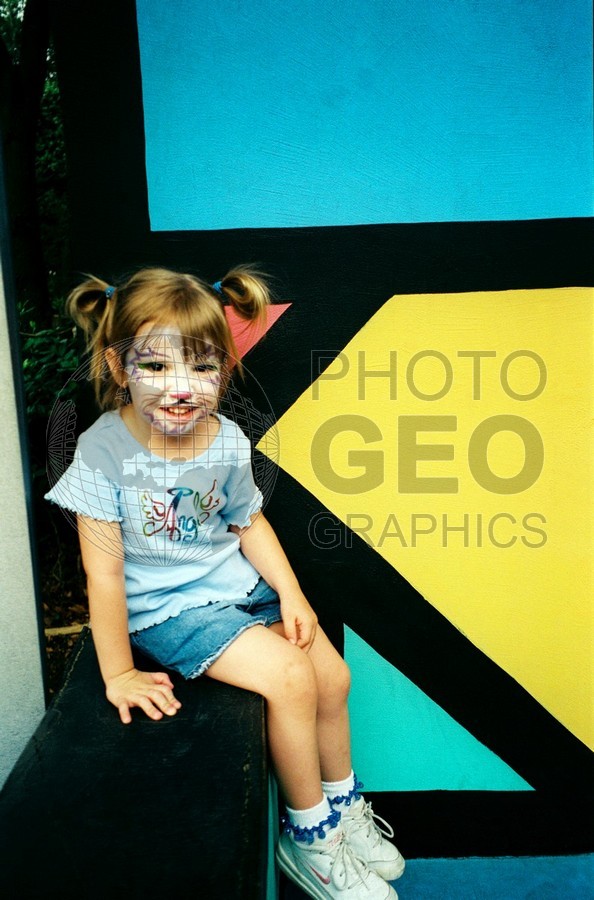 5041 Girl with Face Painted