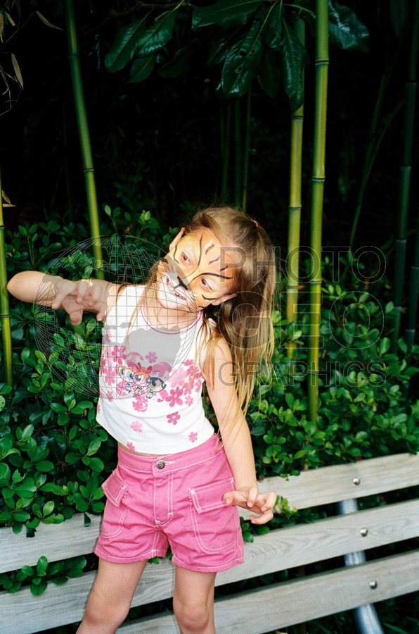 5042 Girl with Face Painted