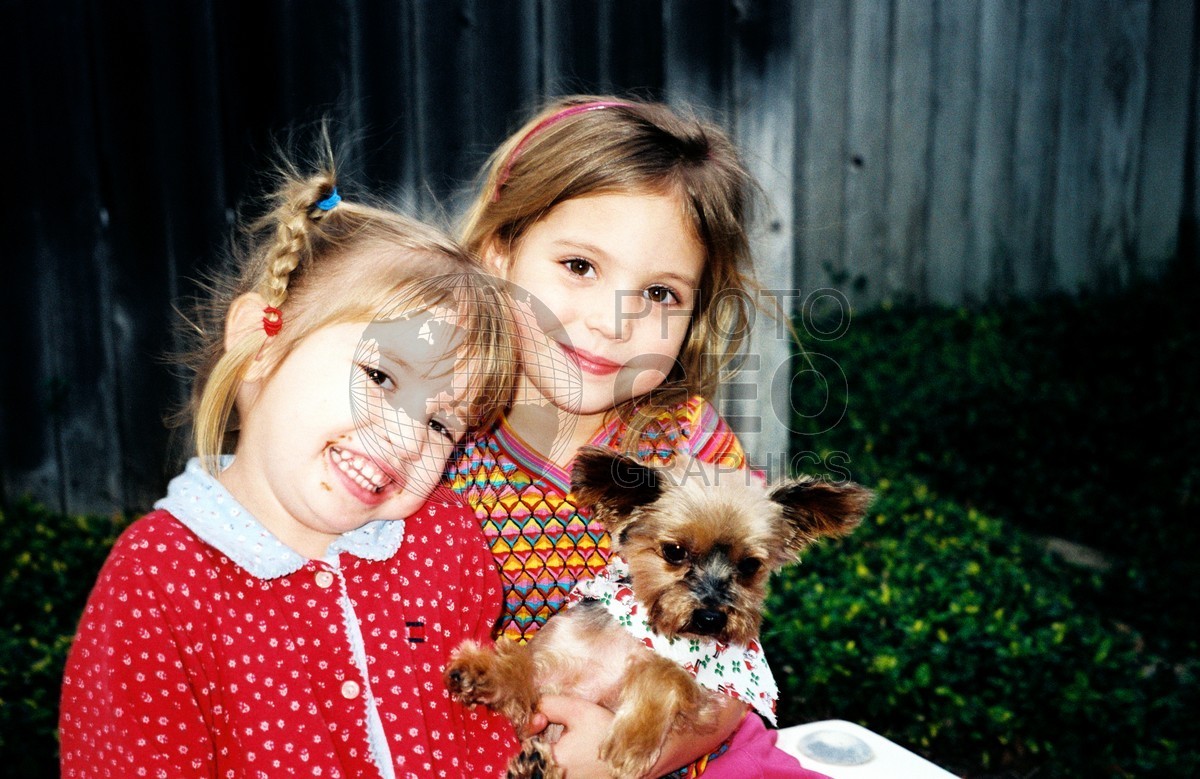 5059 Sisters with Puppy