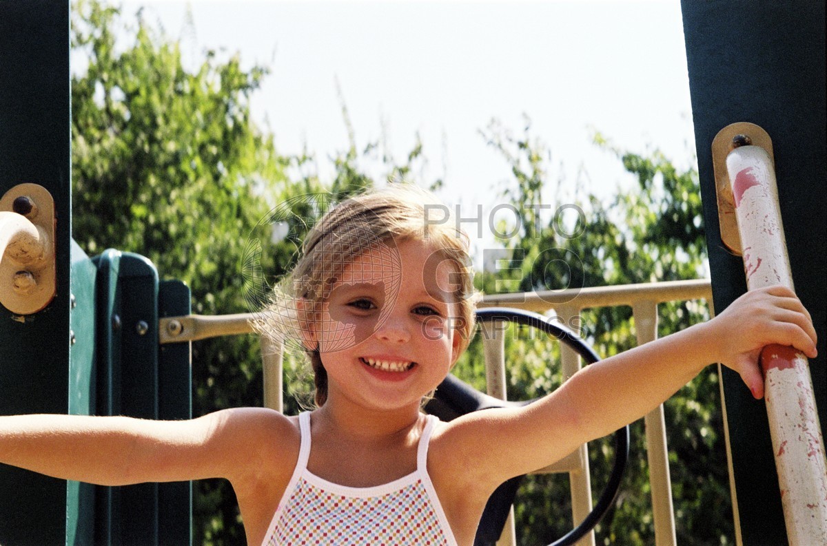 5090 Girl on Jungle Jim