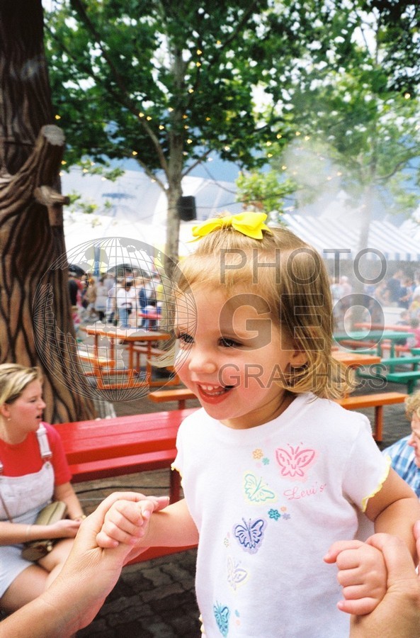 5118 Baby in Butterfly Shirt