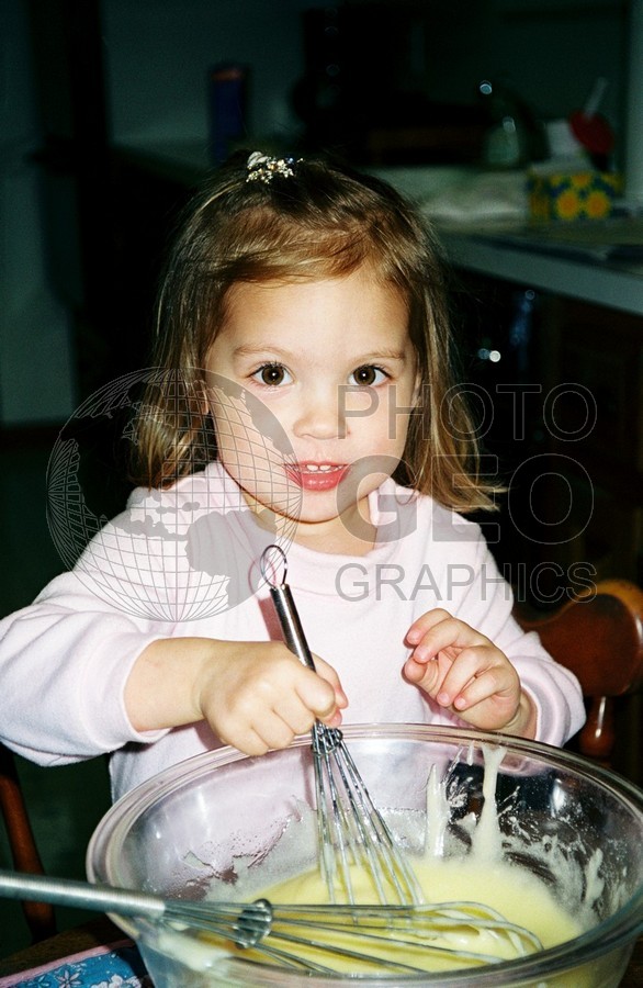 5137 Girl with Mixing Bowls