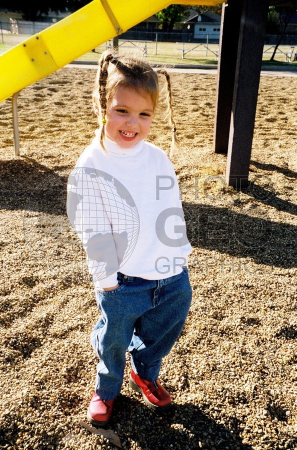 5152 Baby on Playground