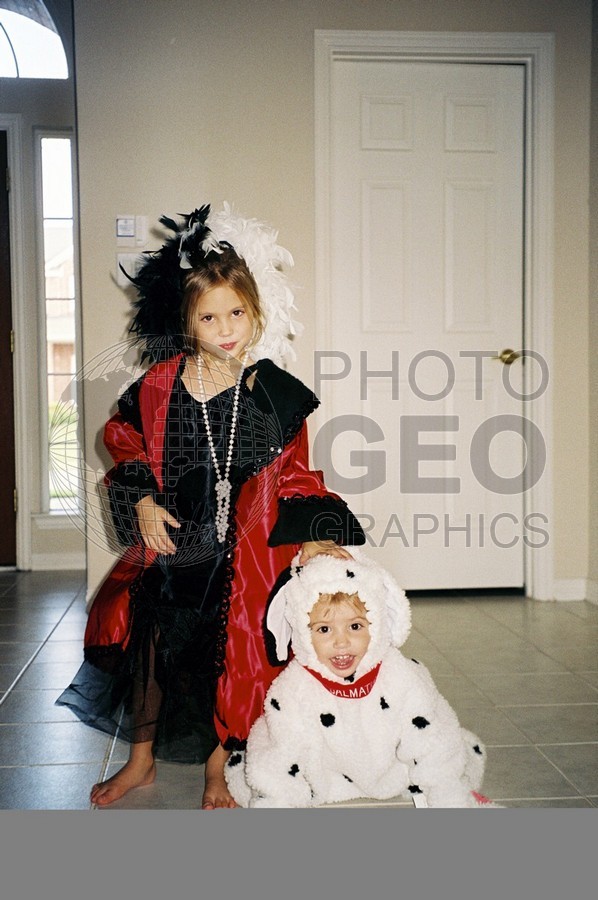5181 Girls in Dalmatian Dog & Cruella Costumes