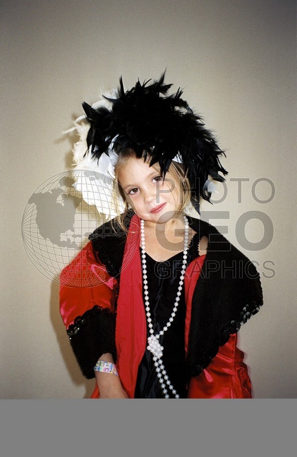 5186 Girl in Cruella Costume