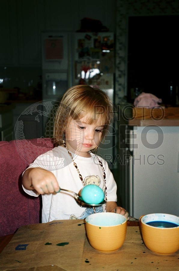 5210 Girl Coloring Easter Eggs