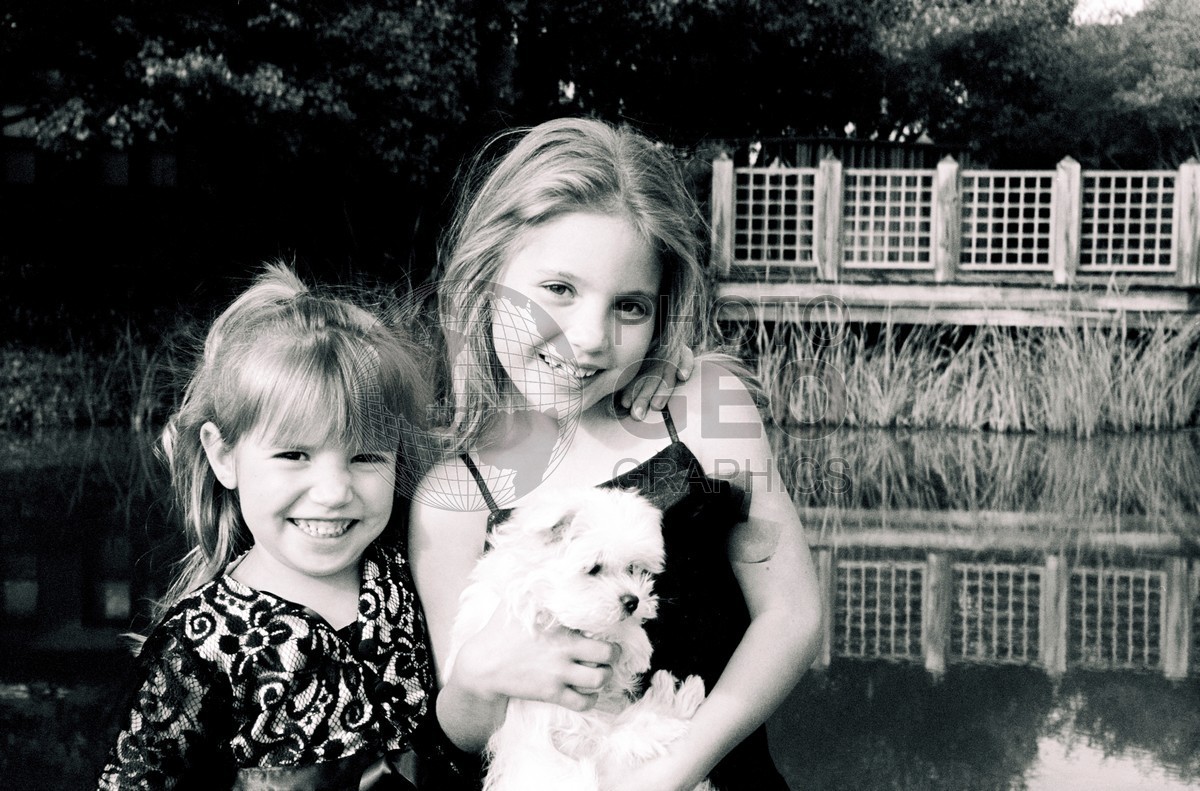5220 Girls with White Puppy