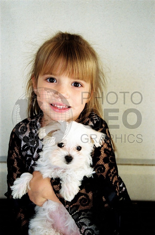 5221 Girl with White Puppy