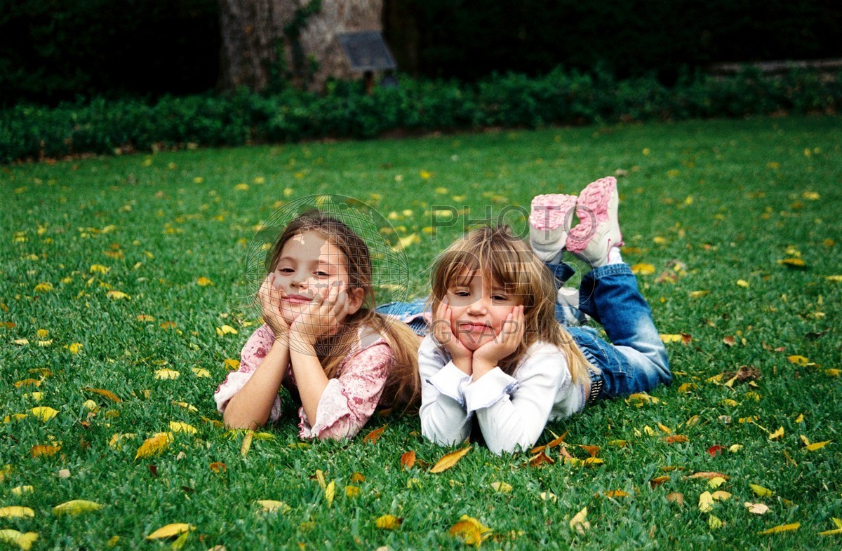 5230 Laughing Girls Sitting on Grass