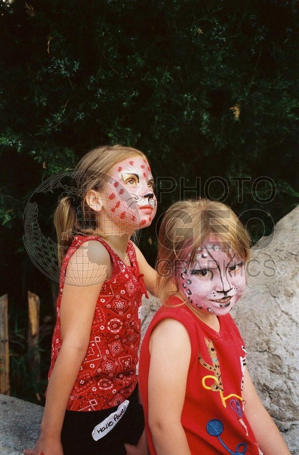 5240 Girls with Painted Face