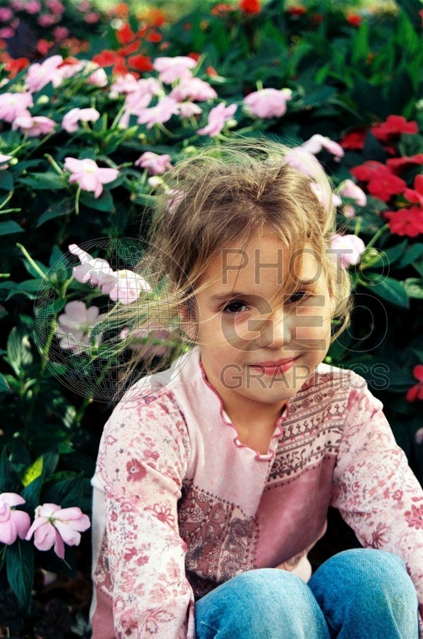 5250 Girl with Spring Flowers