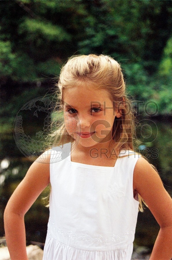 5258 Girl in White Dress