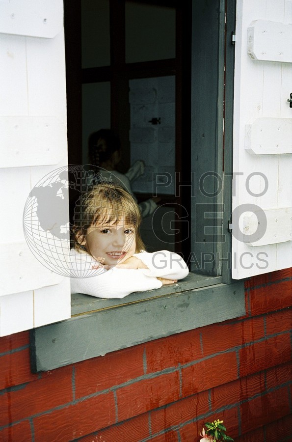 5264 Girl in Window